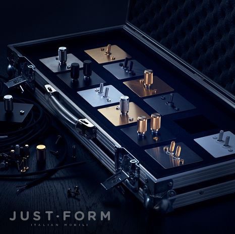 Одинарный диммер 1G Dimmer / Black / Brass фабрика Buster + Punch фотография № 15