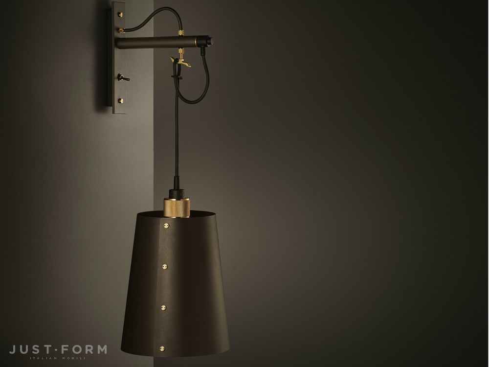 Бра Hooked Wall / Large / Graphite / Brass фабрика Buster + Punch фотография № 6
