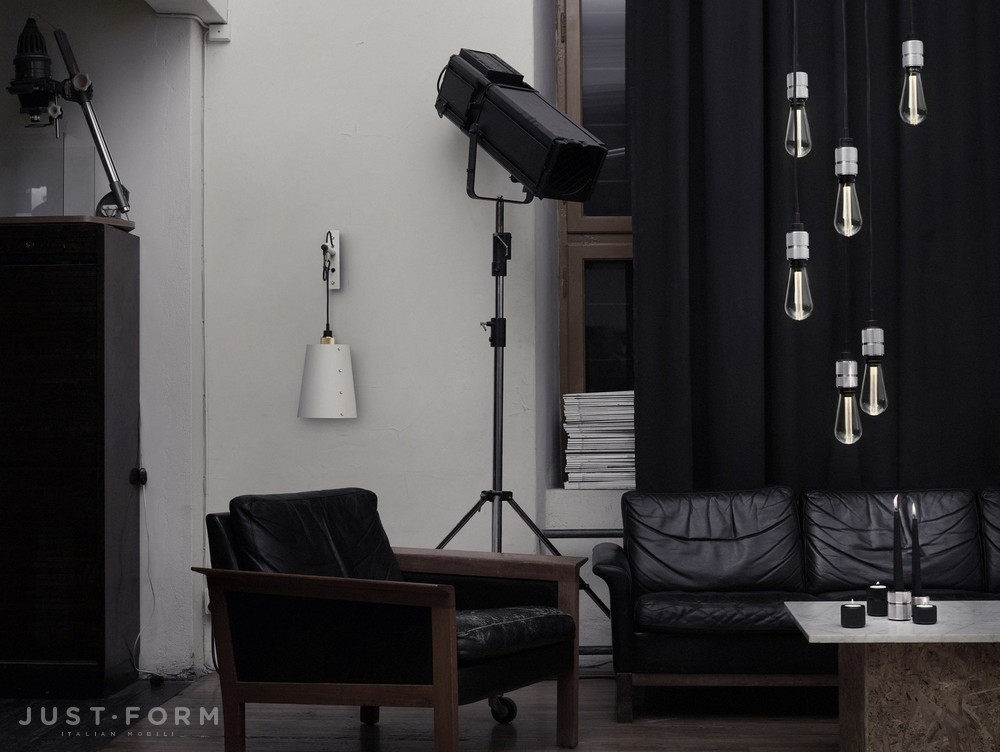 Бра Hooked Wall / Large / Graphite / Brass фабрика Buster + Punch фотография № 7