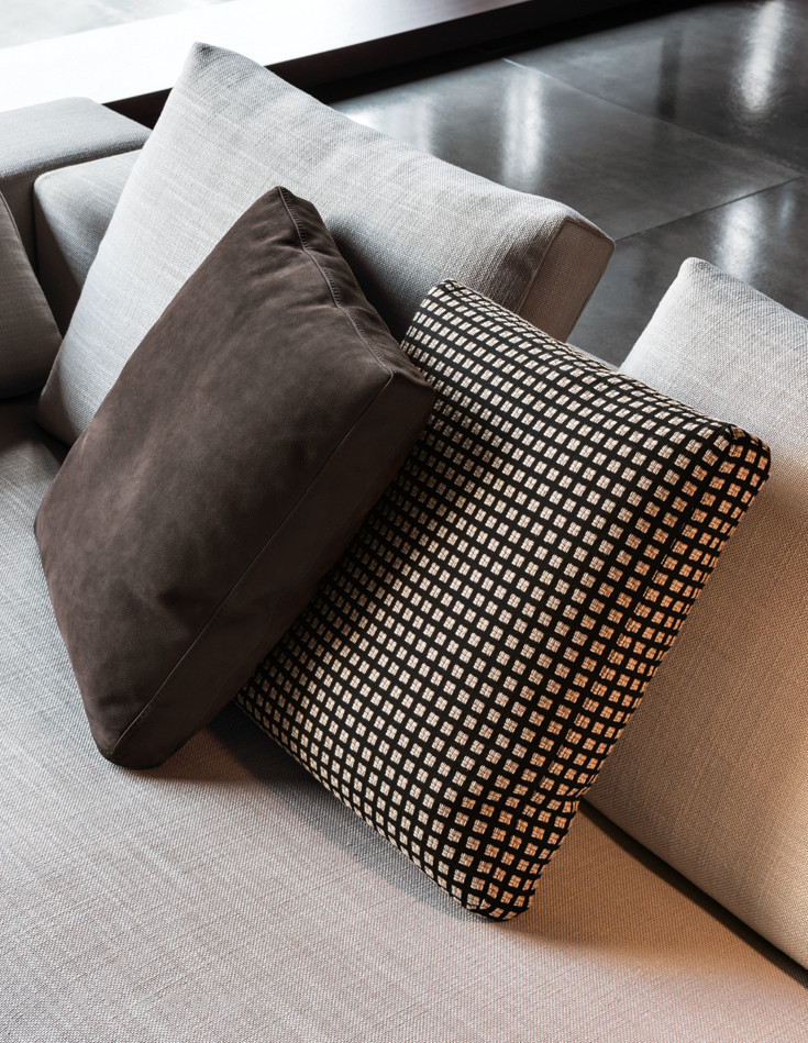 Диванная подушка Cushion Milano фабрика Minotti фотография № 2