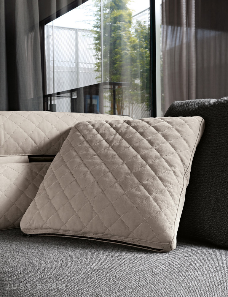Диванная подушка Cushion Claire фабрика Minotti фотография № 2