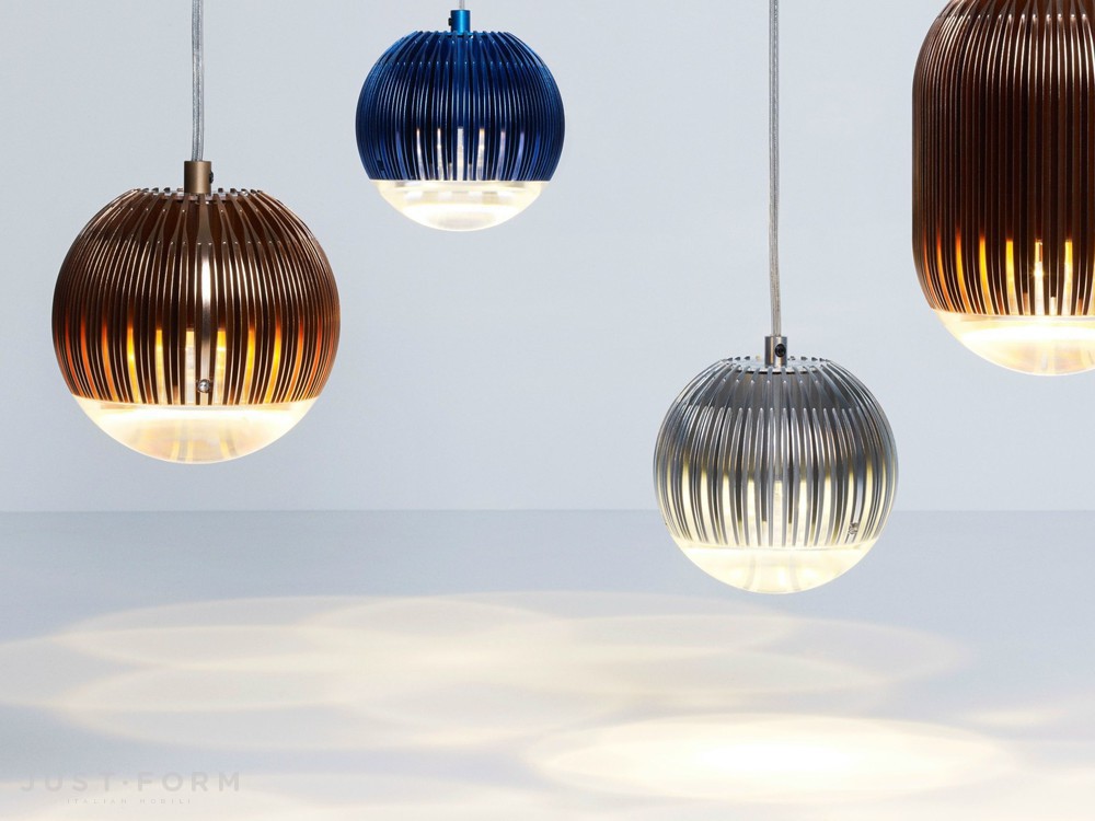 Подвесной светильник Fin Light Round Blue фабрика Tom Dixon фотография № 4