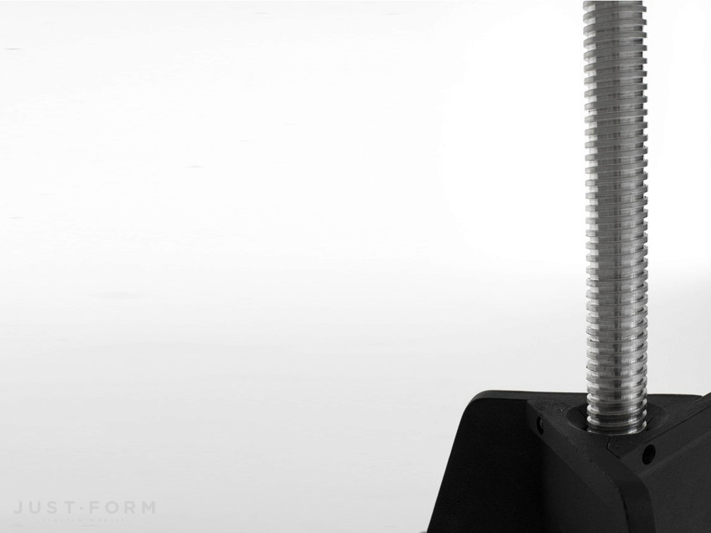 Стол Screw Table Small фабрика Tom Dixon фотография № 2