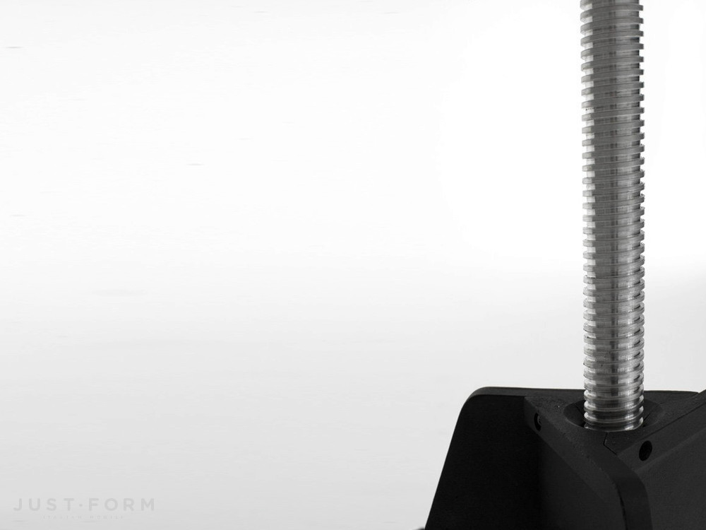 Стол Screw Table Large фабрика Tom Dixon фотография № 3