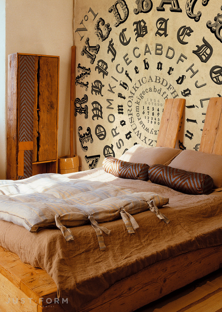 Обои Alphabetical Swirl фабрика Wall & Deco фотография № 2