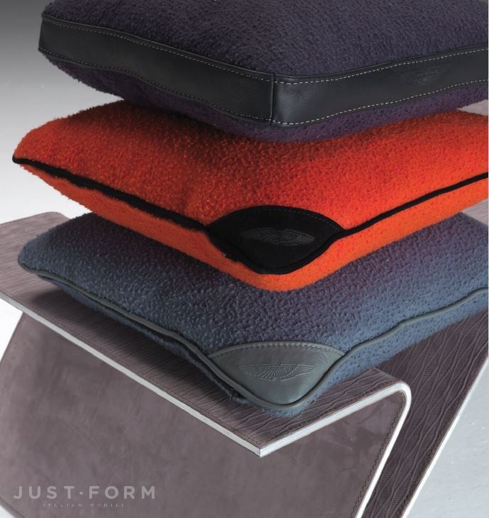Диванная подушка Casentino Wool фабрика Aston Martin Interiors фотография № 2