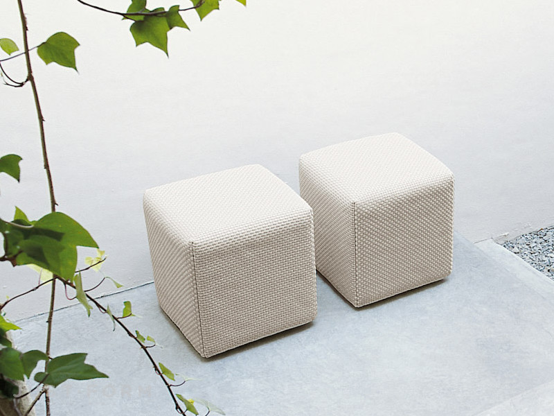 Садовый пуф Stone фабрика Paola Lenti фотография № 2