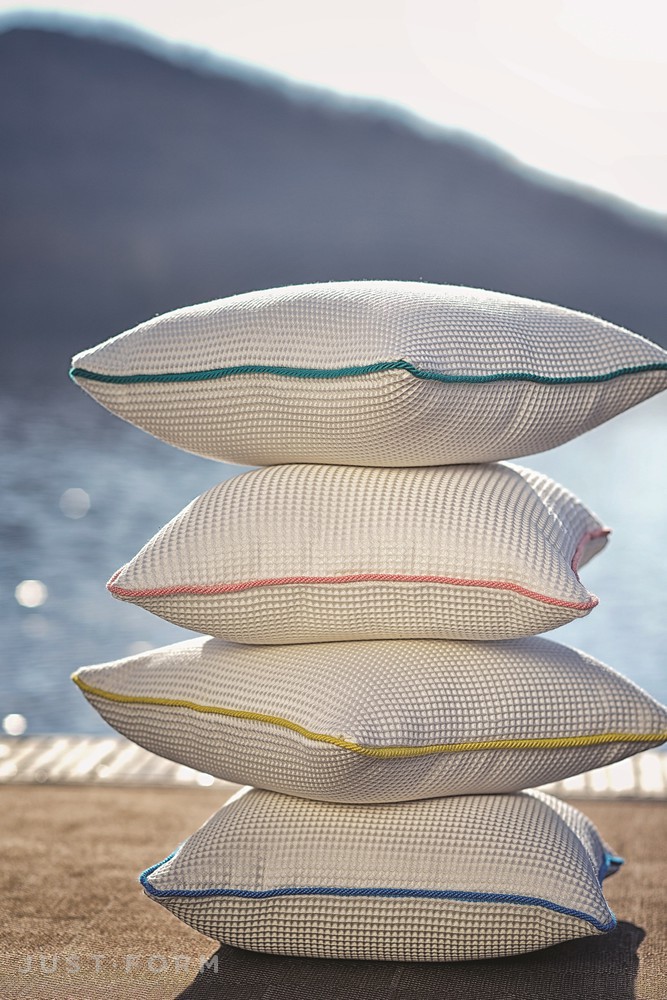 Декоративная диванная подушка Cushion фабрика Atmosphera фотография № 1