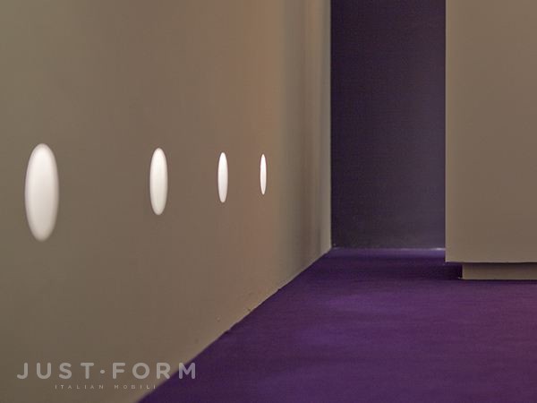 Сопровождающая подсветка Round Light Medium фабрика Flos фотография № 1