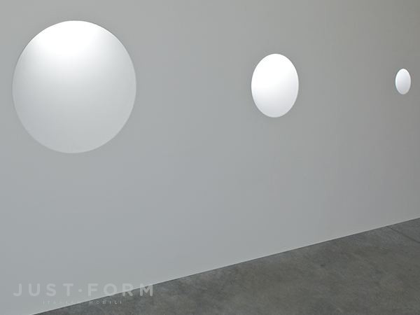 Сопровождающая подсветка Round Light Small фабрика Flos фотография № 1