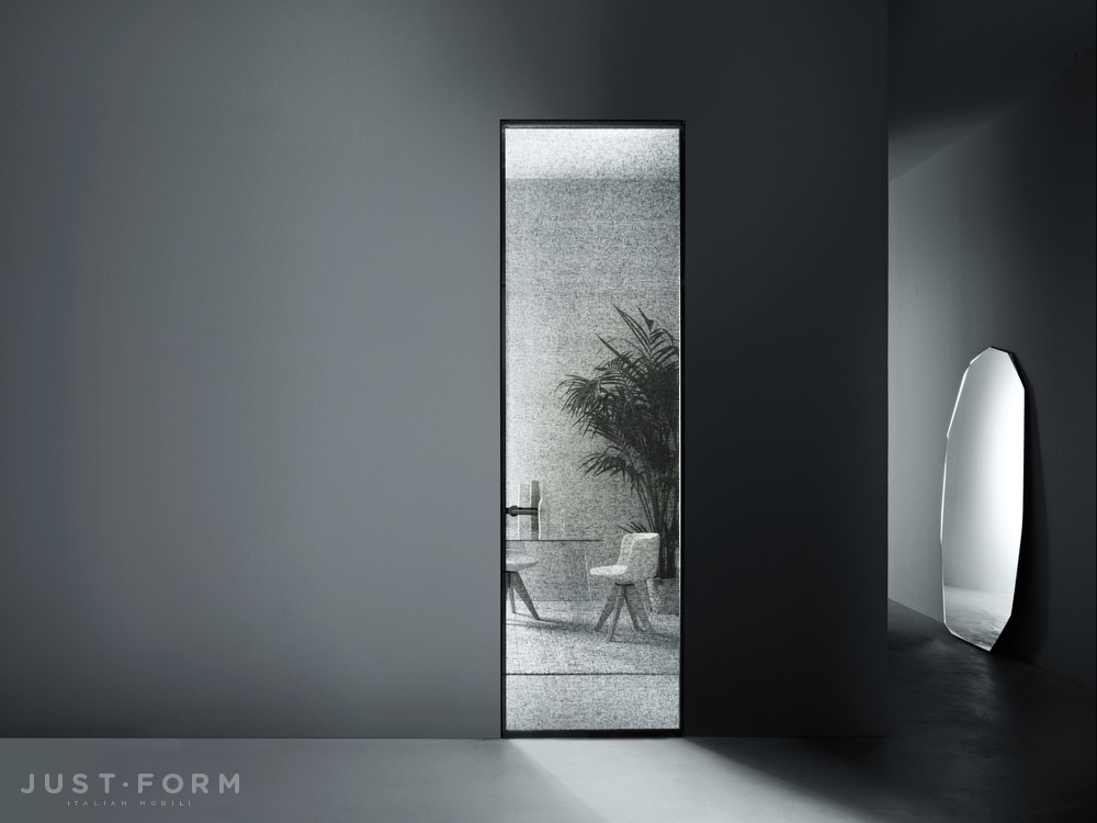 Внутренняя дверь Aladin Swing Plain Mono фабрика Glas Italia фотография № 1