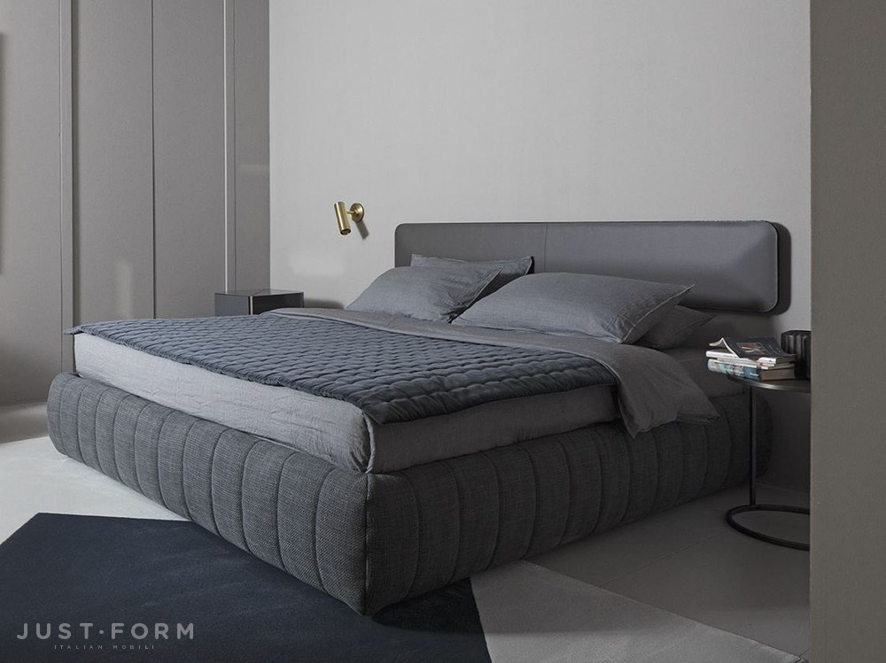 Изголовье кровати Tuyo Head Slim Kuoio фабрика Meridiani фотография № 1