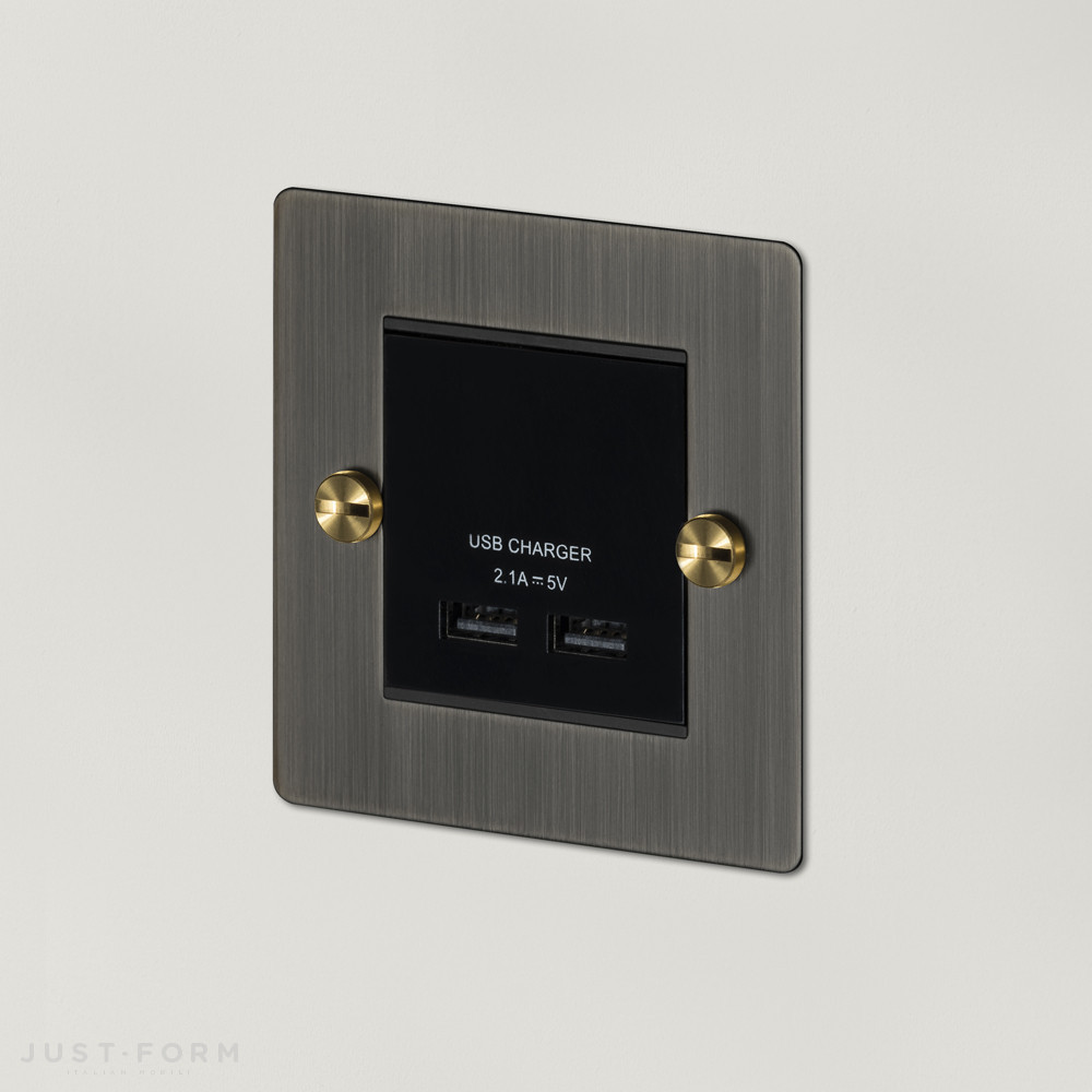 Розетка с USB 1G USB Charger / Smoked Bronze / Brass фабрика Buster + Punch фотография № 1