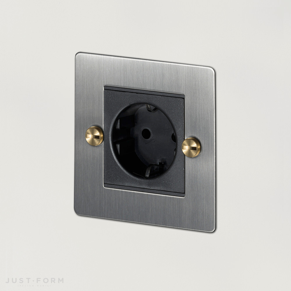 Розетка одинарная 1G Euro Socket / Steel / Brass фабрика Buster + Punch фотография № 1