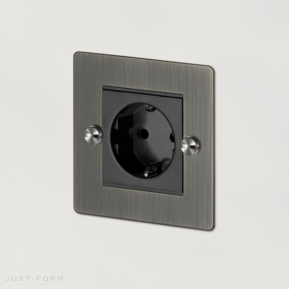 Розетка одинарная 1G Euro Socket / Smoked Bronze / Steel фабрика Buster + Punch фотография № 1