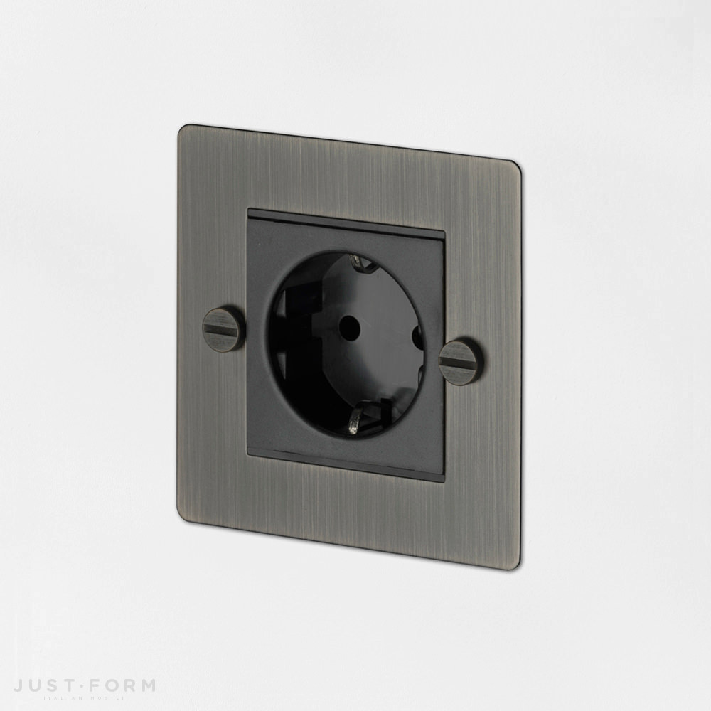 Розетка одинарная 1G Euro Socket / Smoked Bronze фабрика Buster + Punch фотография № 1