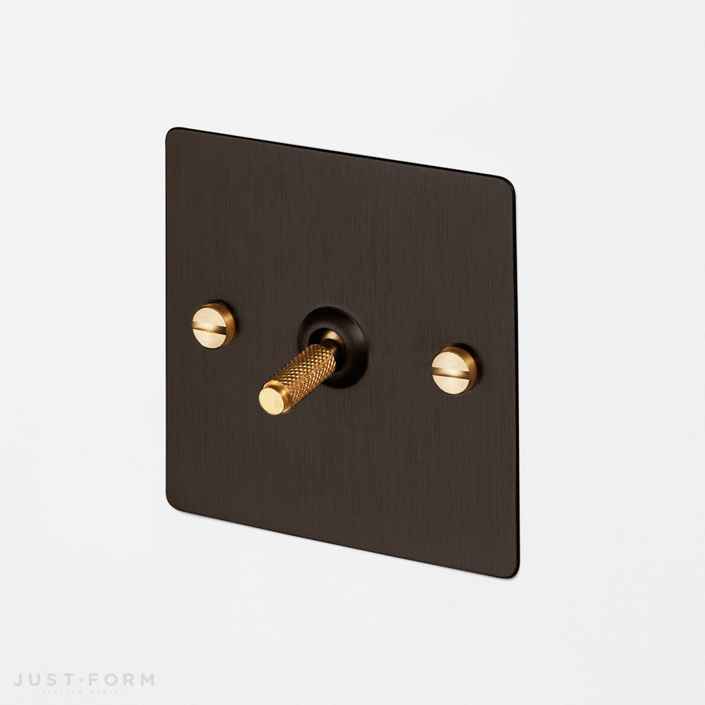 Перекрестный переключатель 1G Intermediate Toggle Switch / Smoked Bronze / Brass фабрика Buster + Punch фотография № 1