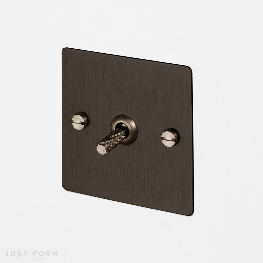 Перекрестный переключатель 1G Intermediate Toggle Switch / Smoked Bronze фабрика Buster + Punch фотография № 1