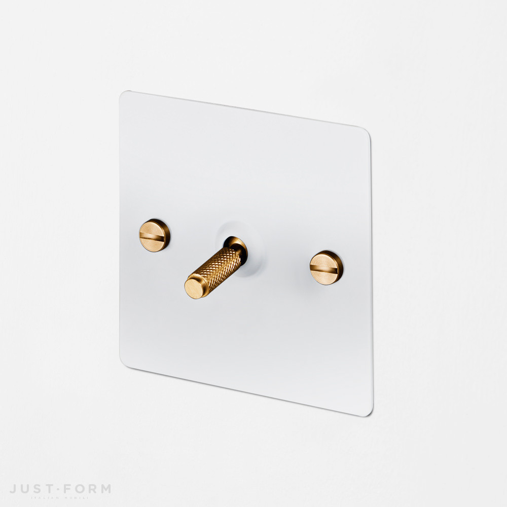 Перекрестный переключатель 1G Intermediate Toggle Switch / White / Brass фабрика Buster + Punch фотография № 1