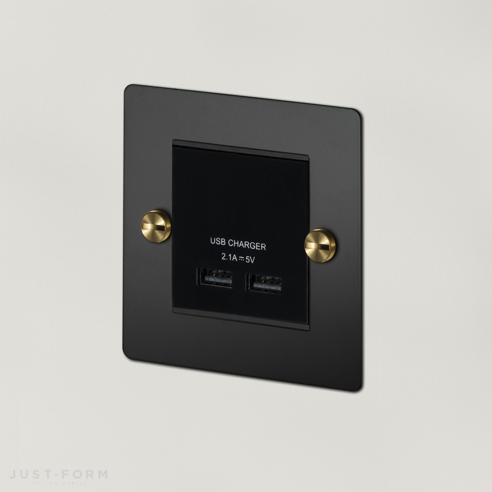 Розетка c USB 1G USB Charger / Black / Brass фабрика Buster + Punch фотография № 1