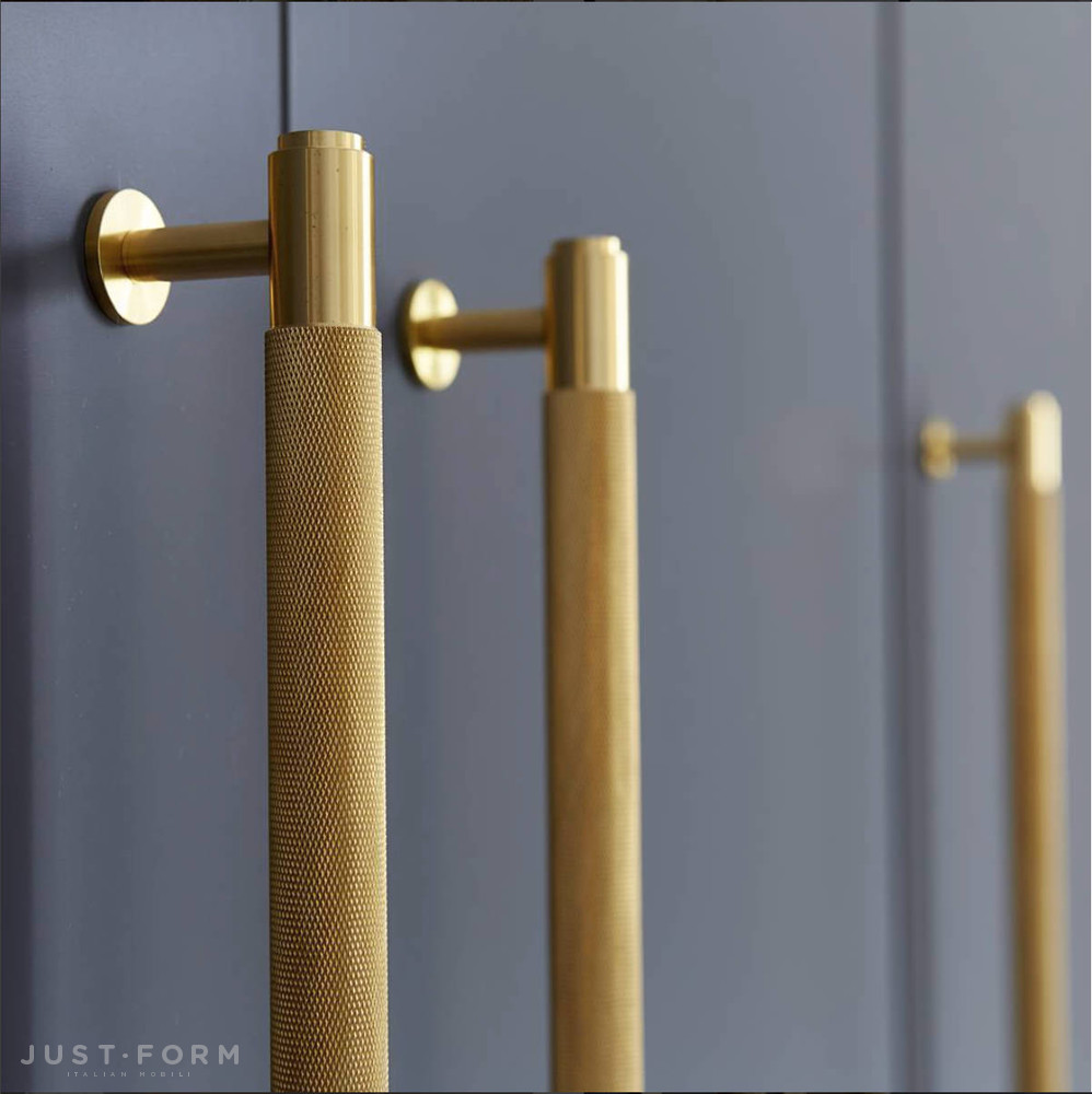 Ручка для мебели и дверей Closet Bar / Cross / Brass фабрика Buster + Punch фотография № 8