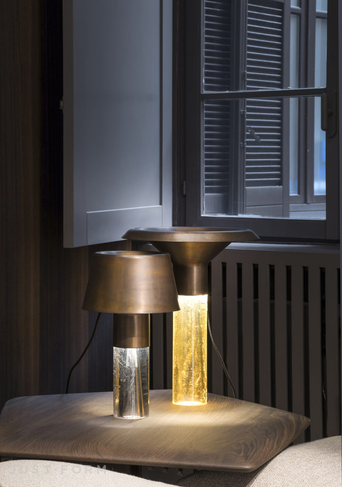 Настольная лампа Ghost Lamp Table фабрика Henge фотография № 2