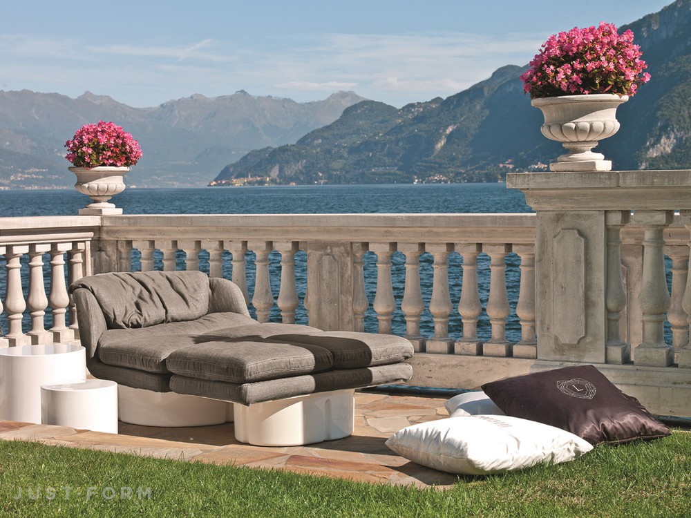 Диванная подушка Satin Cushion фабрика Longhi фотография № 1