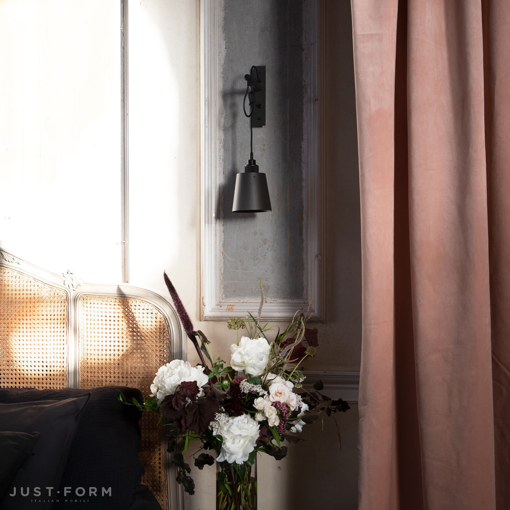 Бра Hooked Wall / Small / Graphite / Brass фабрика Buster + Punch фотография № 16