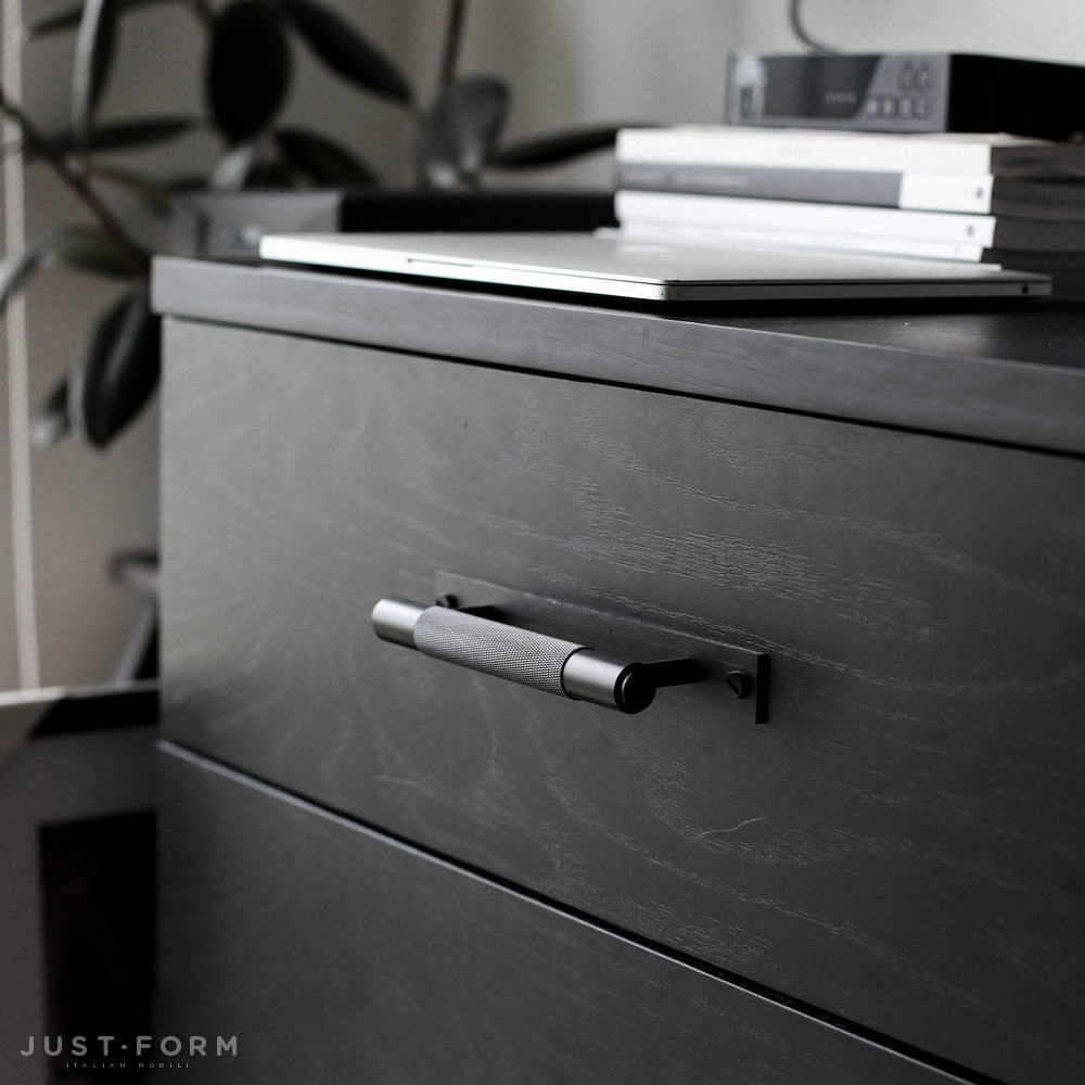 Ручка для мебели Pull Bar / Plate / Cross / Black фабрика Buster + Punch фотография № 2