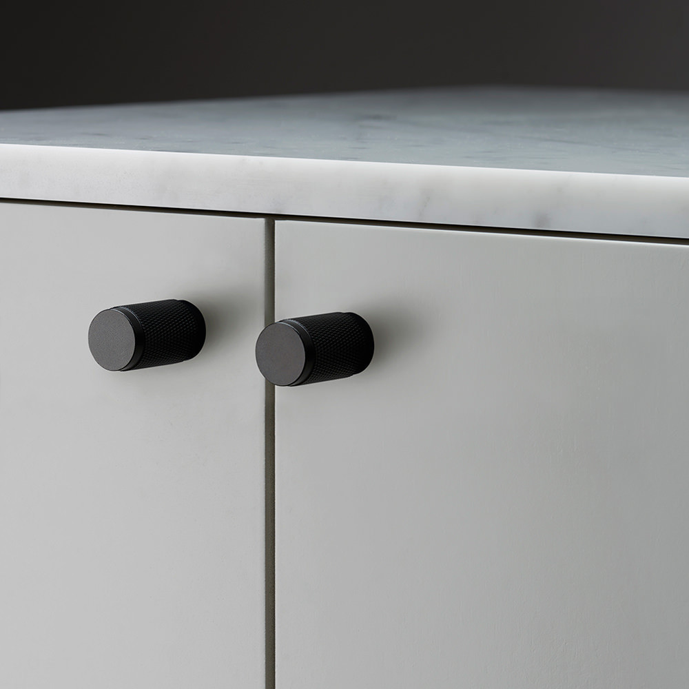 Ручка для мебели Furniture Knob / Cross / Black фабрика Buster + Punch фотография № 1