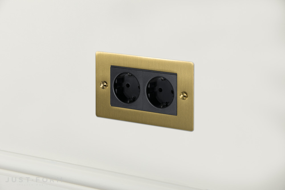 Розетка двойная 2G Euro Socket / Brass фабрика Buster + Punch фотография № 1