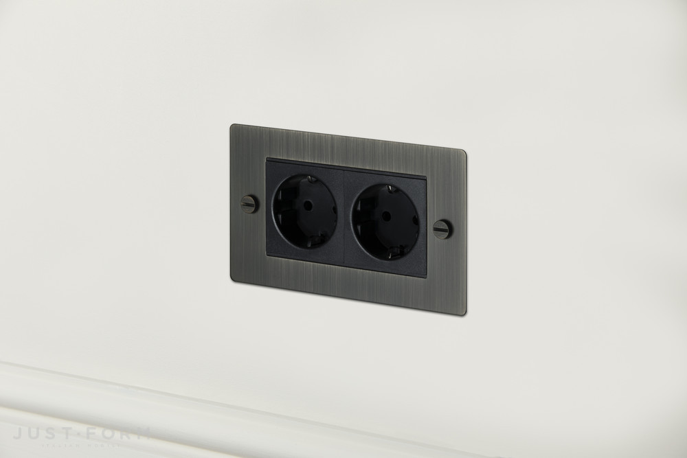Розетка двойная 2G Euro Socket / Smoked Bronze фабрика Buster + Punch фотография № 1