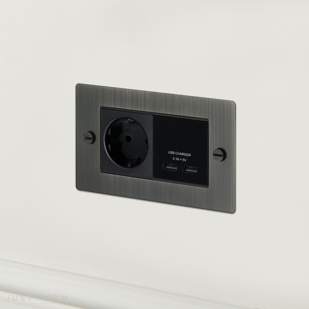 Розетка с USB 2G USB Charger & Euro Socket / Smoked Bronze фабрика Buster + Punch фотография № 1