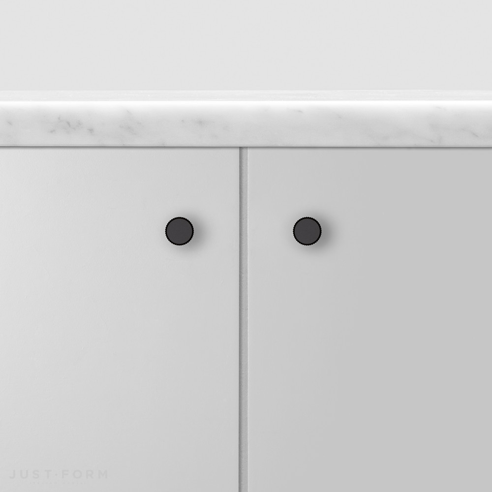 Ручка для мебели Furniture Knob / Linear / Black фабрика Buster + Punch фотография № 2