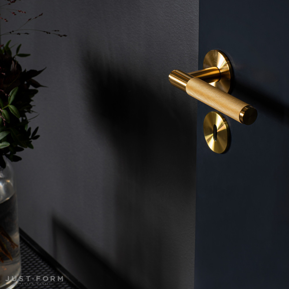Нажимная дверная ручка Door Handle / Cross / Brass фабрика Buster + Punch фотография № 6