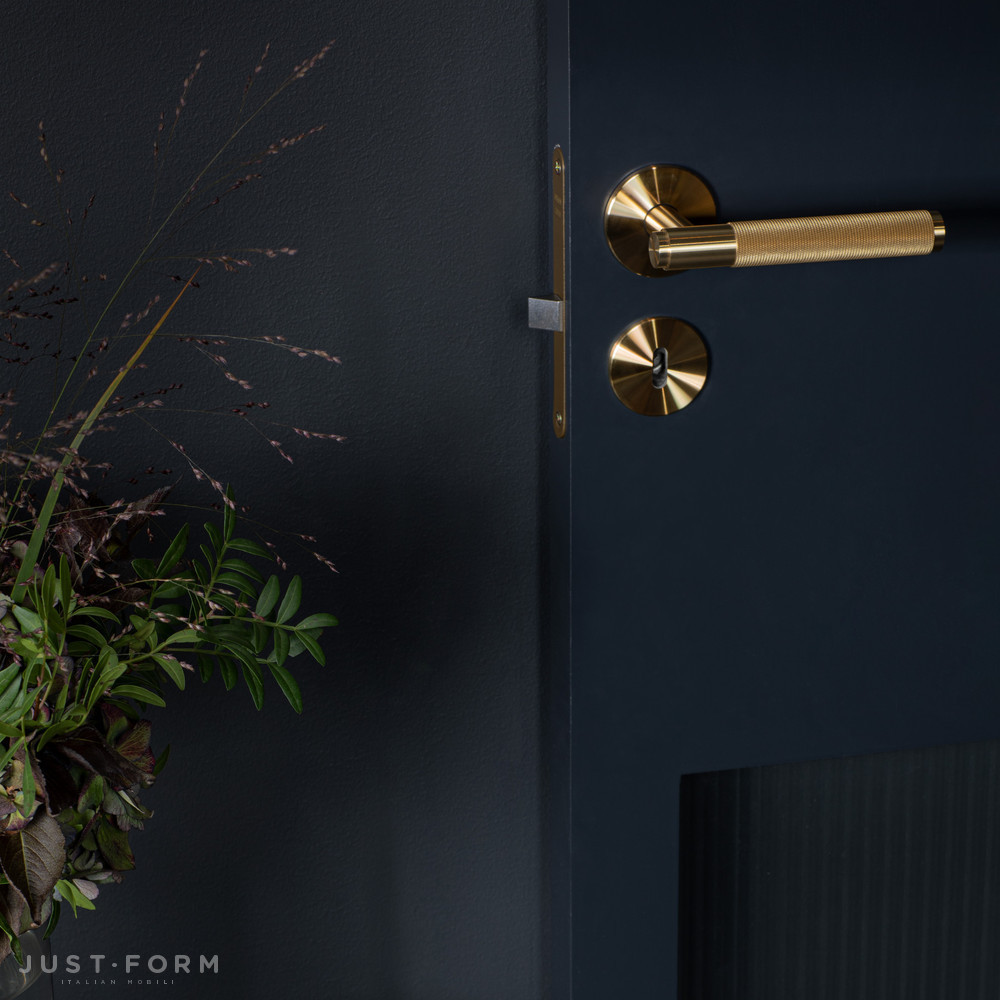 Нажимная дверная ручка Door Handle / Cross / Brass фабрика Buster + Punch фотография № 5