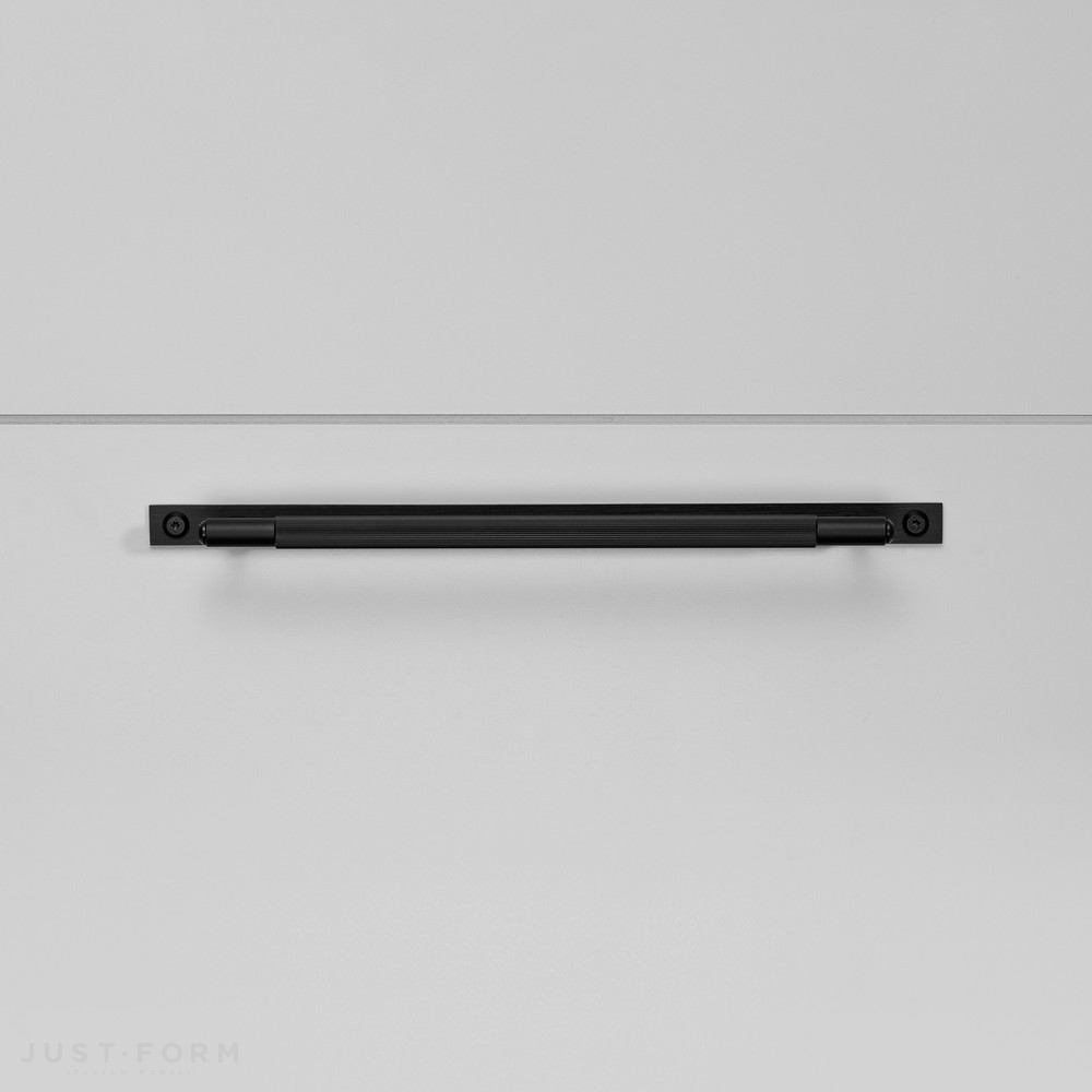 Ручка для мебели Pull Bar / Plate / Linear / Black фабрика Buster + Punch фотография № 8