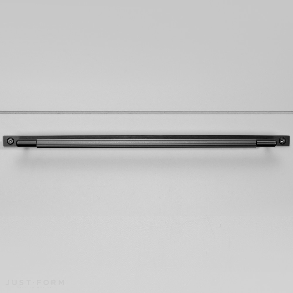 Ручка для мебели Pull Bar / Plate / Linear / Gun Metal фабрика Buster + Punch фотография № 6