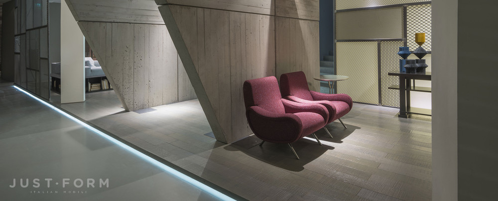 Кресло  720 Lady Armchair фабрика Cassina фотография № 12