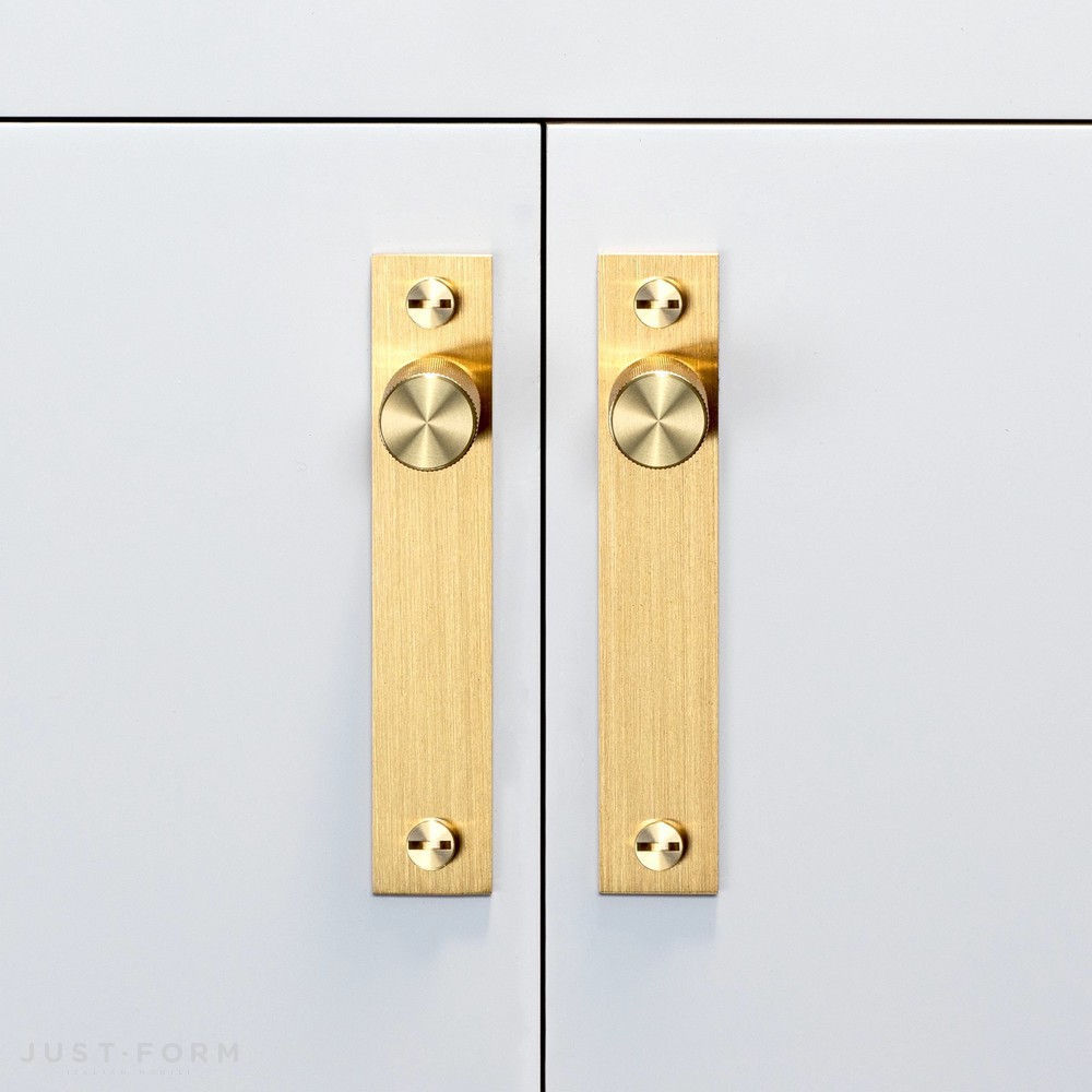 Ручка для мебели Furniture Knob / Plate / Cross / Brass фабрика Buster + Punch фотография № 2