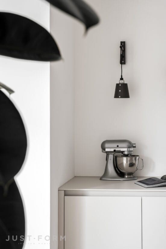 Бра Hooked Wall / Small / Graphite / Steel фабрика Buster + Punch фотография № 10