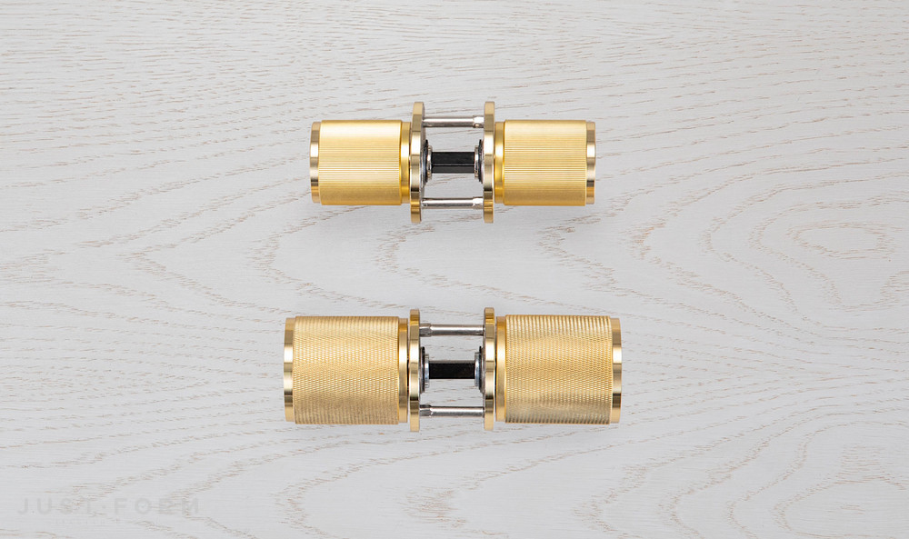 Двойная фиксированная дверная ручка Fixed Door Knob / Double-Sided / Linear / Brass фабрика Buster + Punch фотография № 6