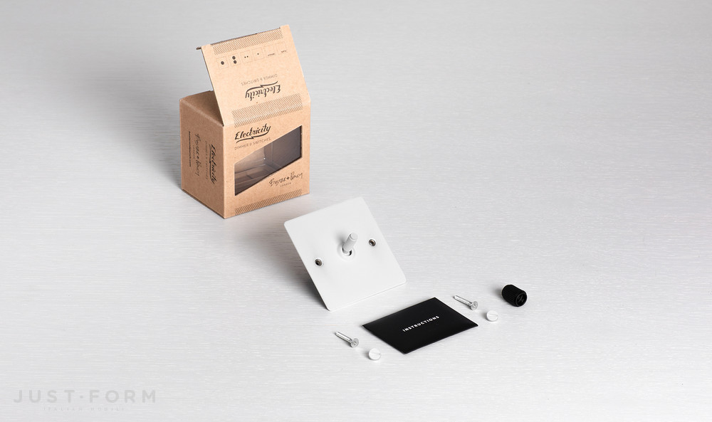 Перекрестный переключатель 1G Intermediate Toggle Switch / White / Brass фабрика Buster + Punch фотография № 3