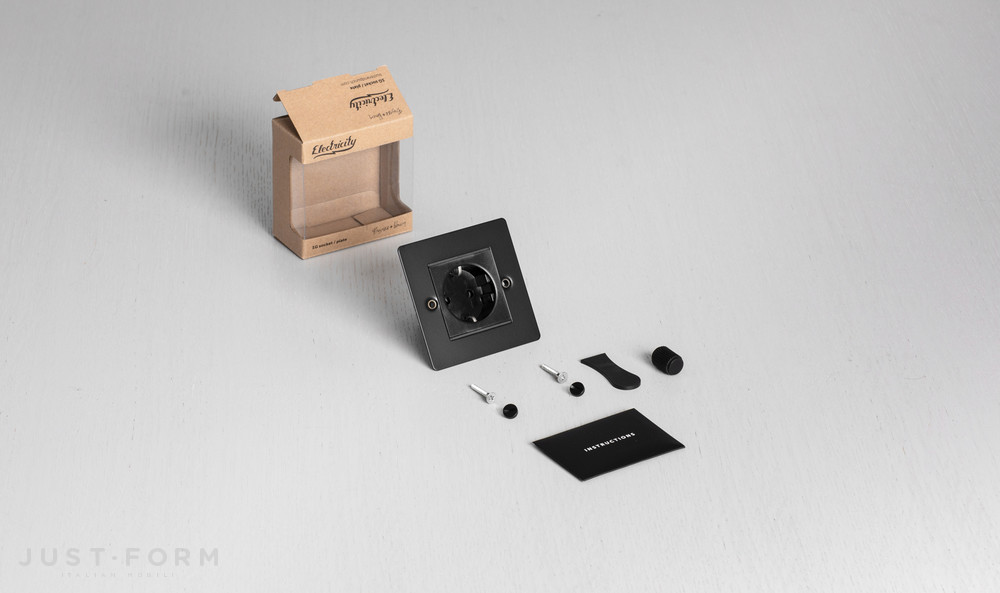 Розетка одинарная 1G Euro Socket / Black / Steel фабрика Buster + Punch фотография № 2