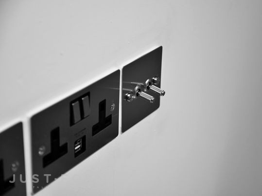 Двухтумблерный переключатель 2G Toggle Switch / Steel / Brass фабрика Buster + Punch фотография № 7