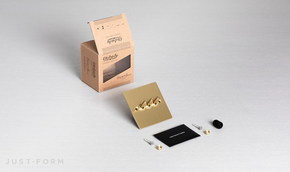Трехтумблерный переключатель 3G Toggle Switch / Steel / Brass фабрика Buster + Punch фотография № 3
