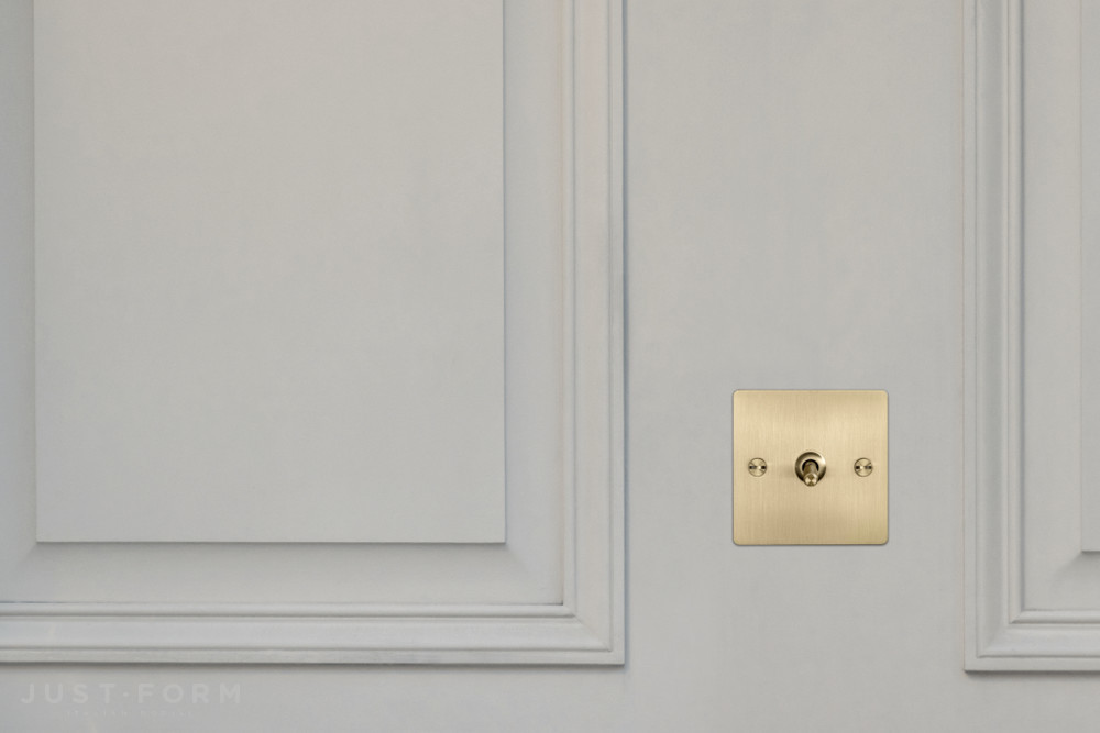 Четырехтумблерный переключатель 4G Toggle Switch / Black / Brass фабрика Buster + Punch фотография № 2