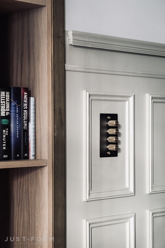 Одинарный диммер 1G Dimmer / Black / Brass фабрика Buster + Punch фотография № 31
