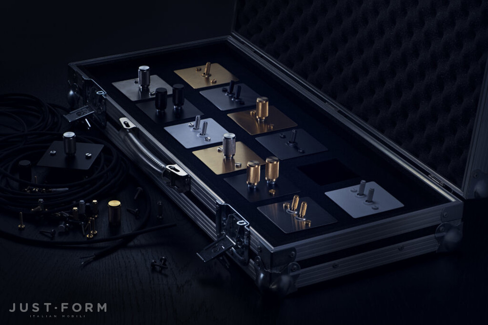 Двойной диммер 2G Dimmer / Black / Brass фабрика Buster + Punch фотография № 13