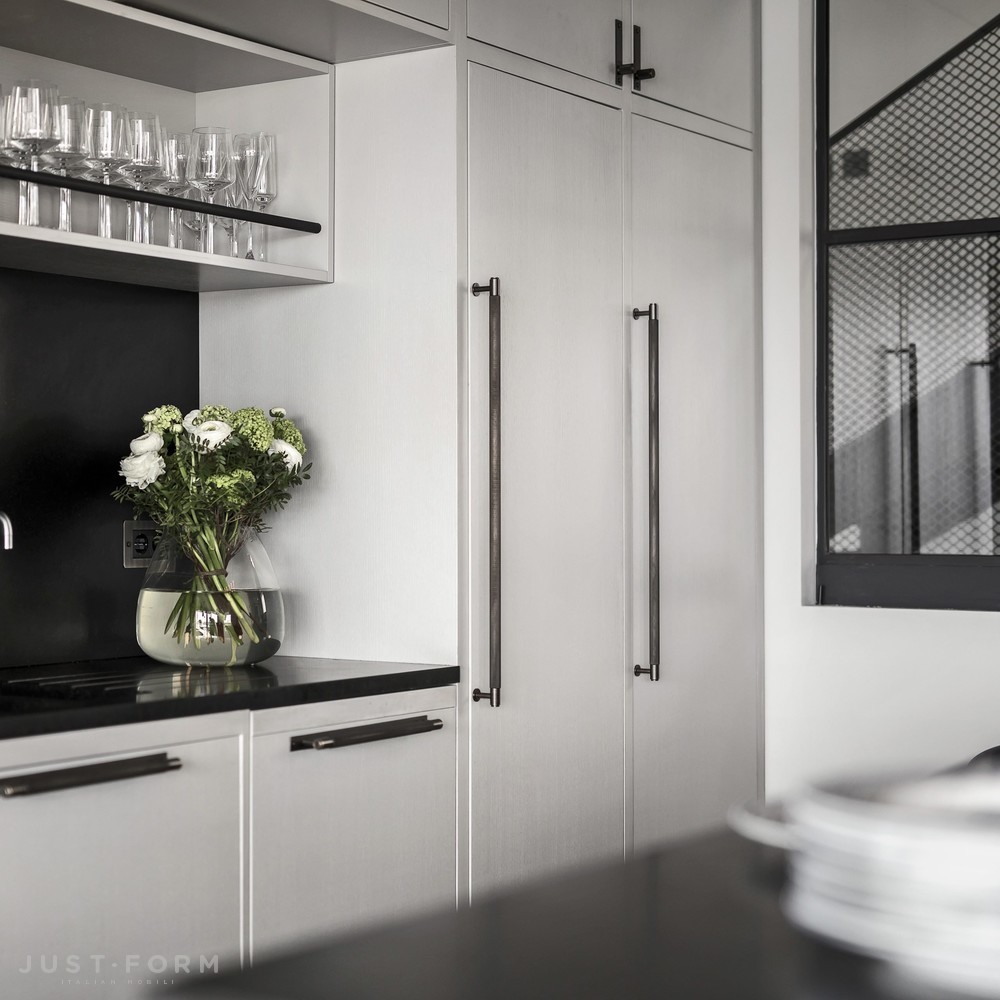 Ручка для мебели и дверей Closet Bar / Cross / Black фабрика Buster + Punch фотография № 4